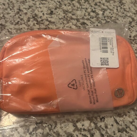 Lululemon Micro Belt Bag – Hot Heat Orange – NWT, Rare Color - Picture 7 of 7